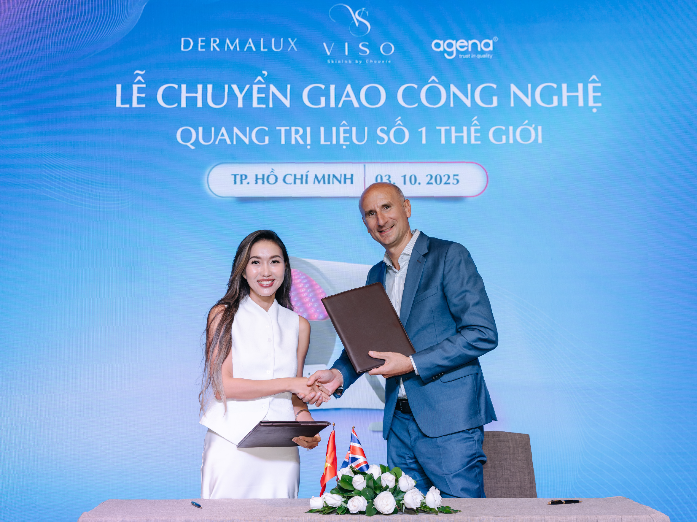 dermalux-tinh-hoa-anh-sang