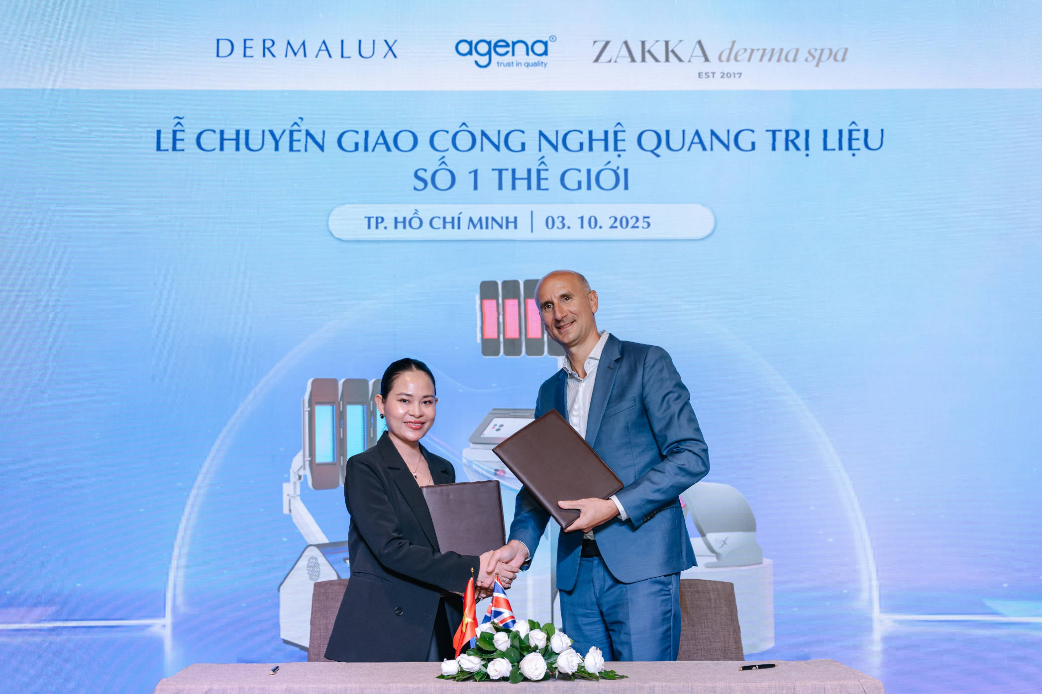 dermalux-tinh-hoa-anh-sang